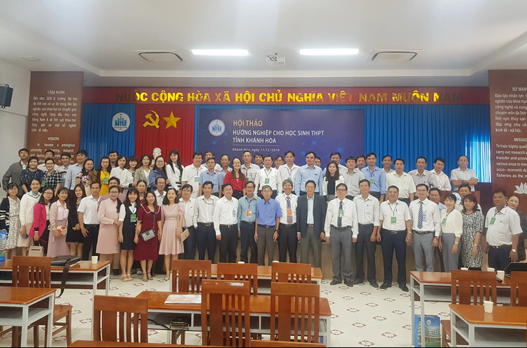 Đại biểu dự Hội thảo hướng nghiệp cho học sinh THPT trên địa bàn tỉnh Khánh Hòa, sáng 11/12